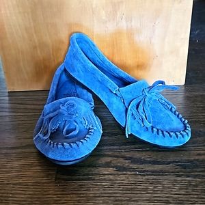 Minnetonka Blue Moccasins Size 8.5